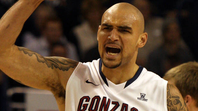 Robert Sacre Bulldogs jersey