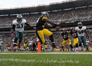 October 7, 2012: Pittsburgh Steelers runnIng back Rashard Mendenhall (34) crosses the goal line for a 13-yard touchdown run to give the Steelers a 7-0 lead over the Philadelphia Eagles at Heinz Field. Credit: Vincent Pugliese-US PRESSWIRE