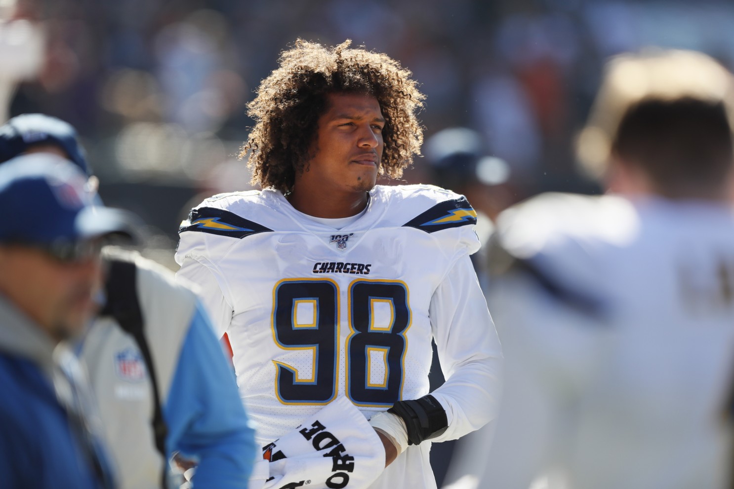 VaynerSports Signs Chargers DE Isaac Rochell – SPORTS AGENT BLOG